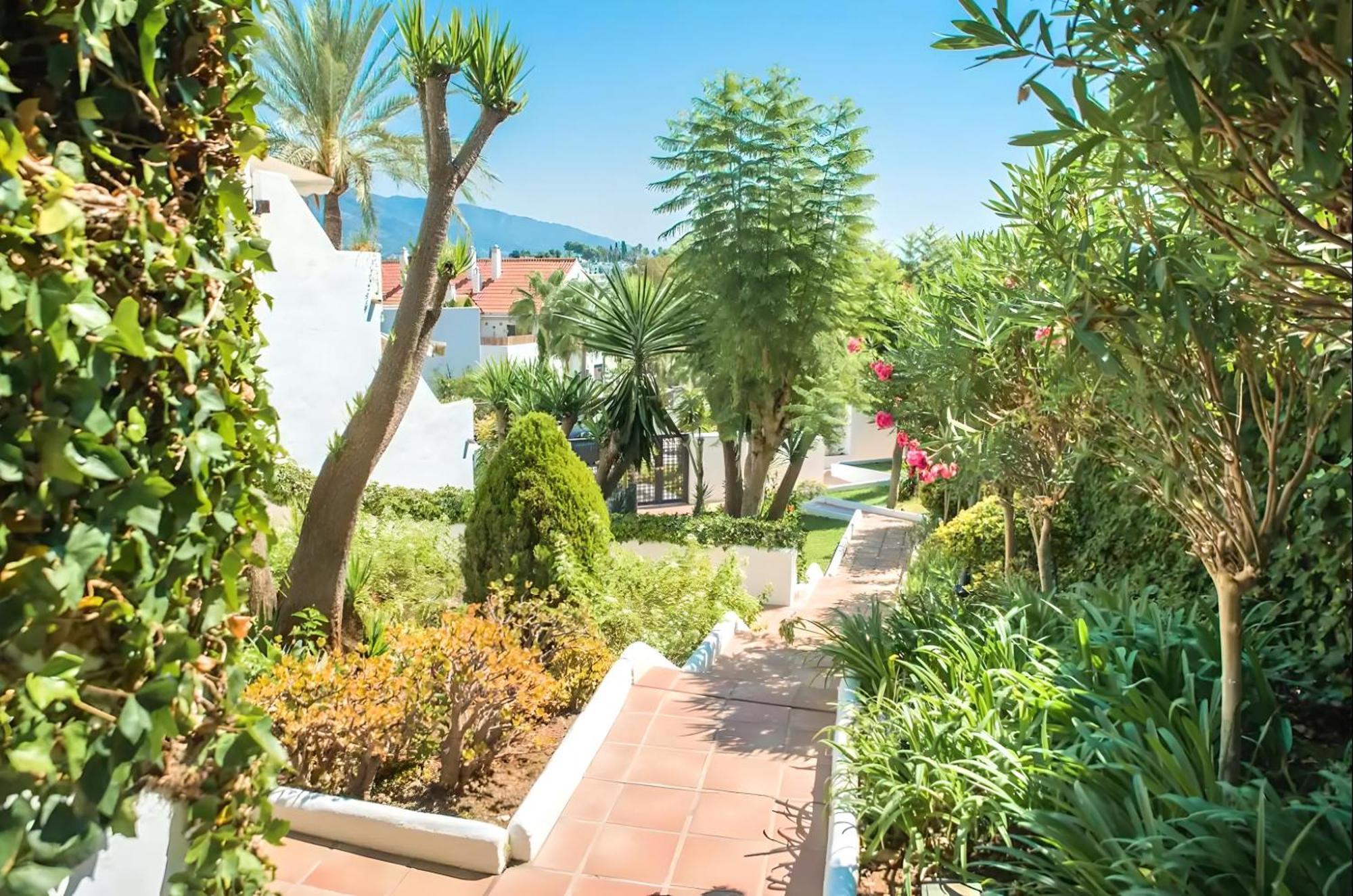 Gorgeous 2Br Apt. W/ Mountain View Puerto Banus Marbella Exteriör bild